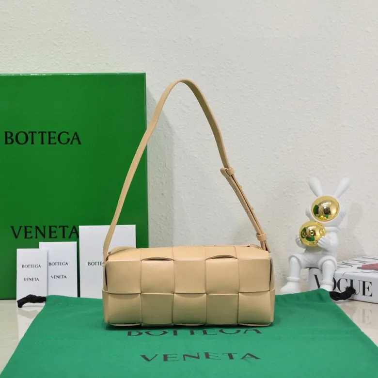BV Autumn Branded Shoulder Bag Brick Cassette