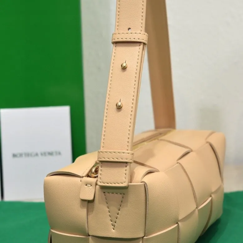 BV Autumn Branded Shoulder Bag Brick Cassette