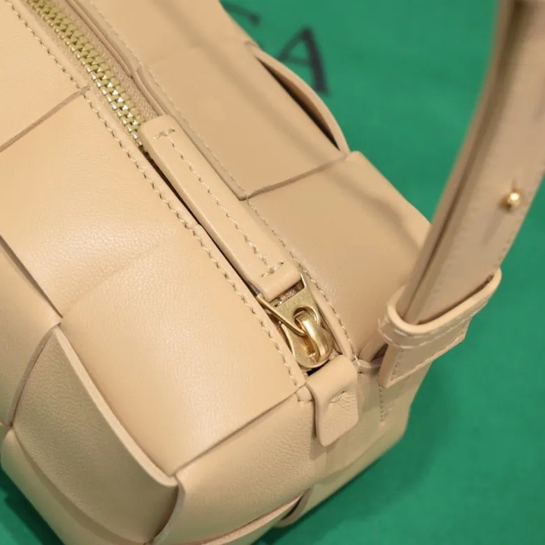 BV Autumn Branded Shoulder Bag Brick Cassette