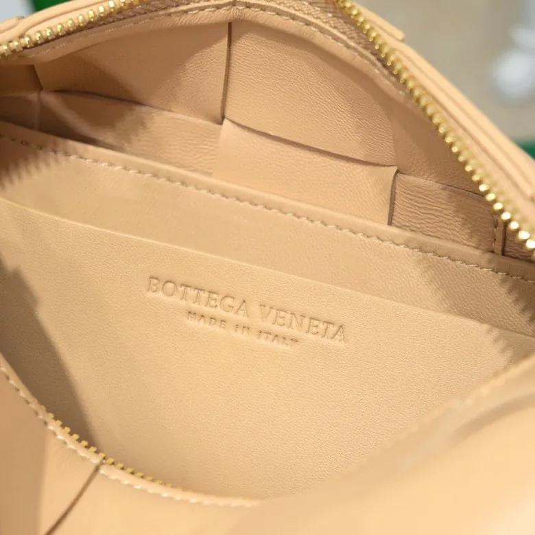 BV Autumn Branded Shoulder Bag Brick Cassette