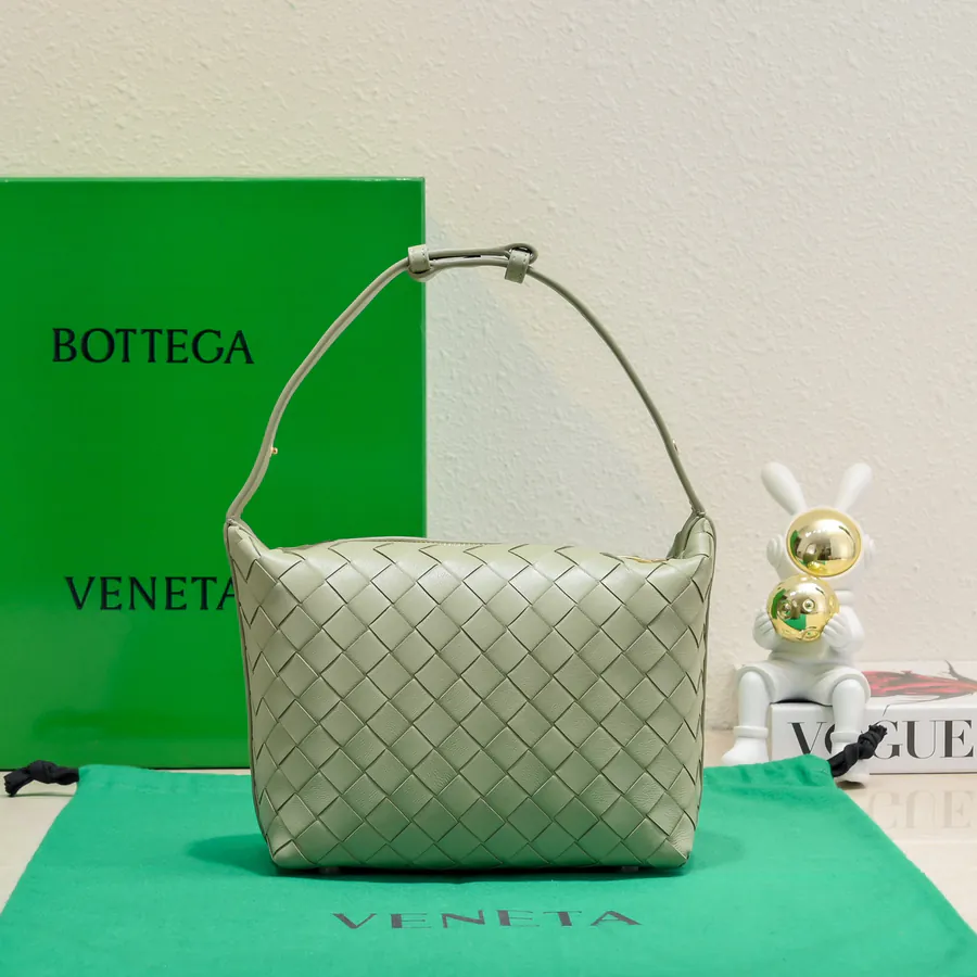 BvWallace Shoulder Lunch Bag Intrecciato Crafted, Premium Happa Lamb