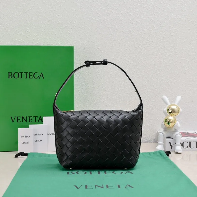 BvWallace Shoulder Lunch Bag Intrecciato Crafted, Happa Lamb Leather
