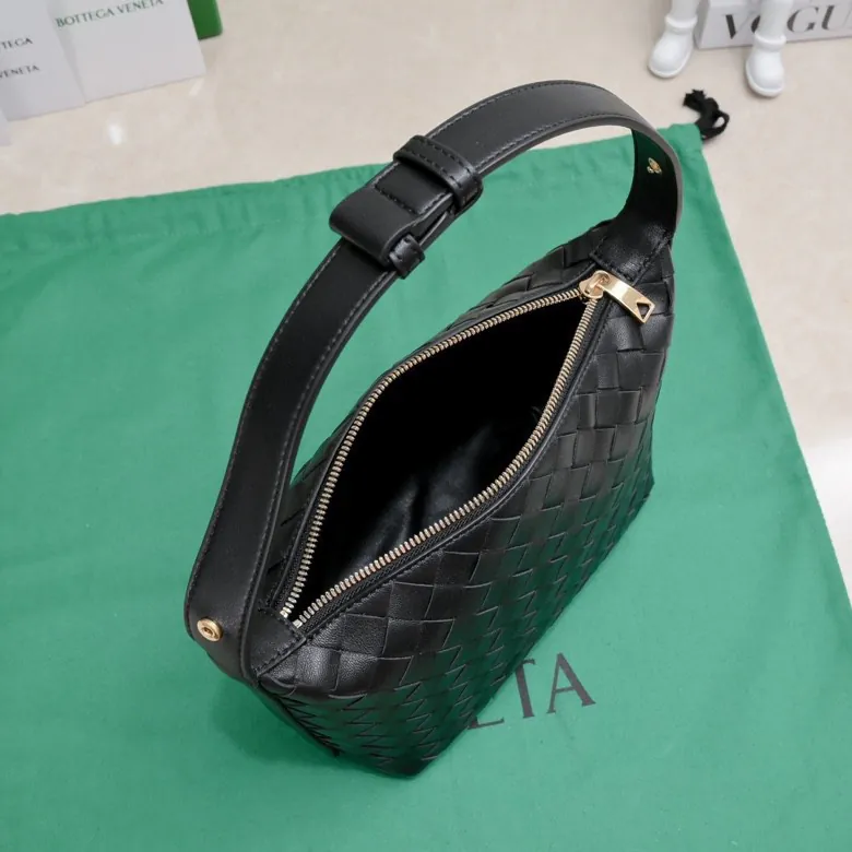 BvWallace Shoulder Lunch Bag Intrecciato Crafted, Happa Lamb Leather