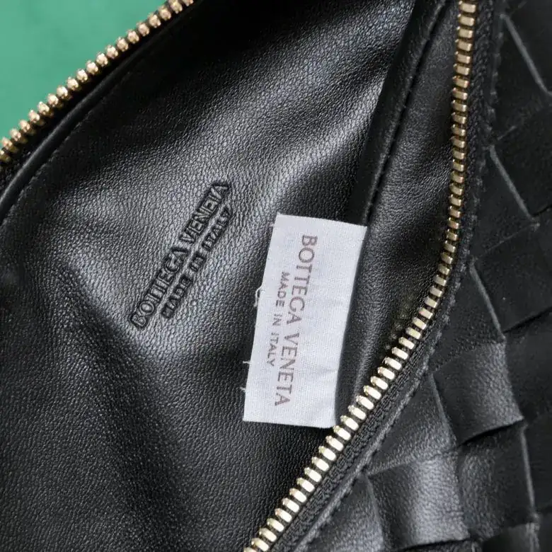 BvWallace Shoulder Lunch Bag Intrecciato Crafted, Happa Lamb Leather