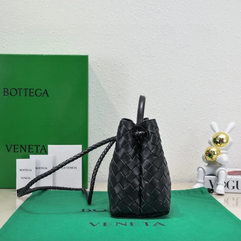 Intrecciato编织皮革小号手提包,滑动斜挎背带