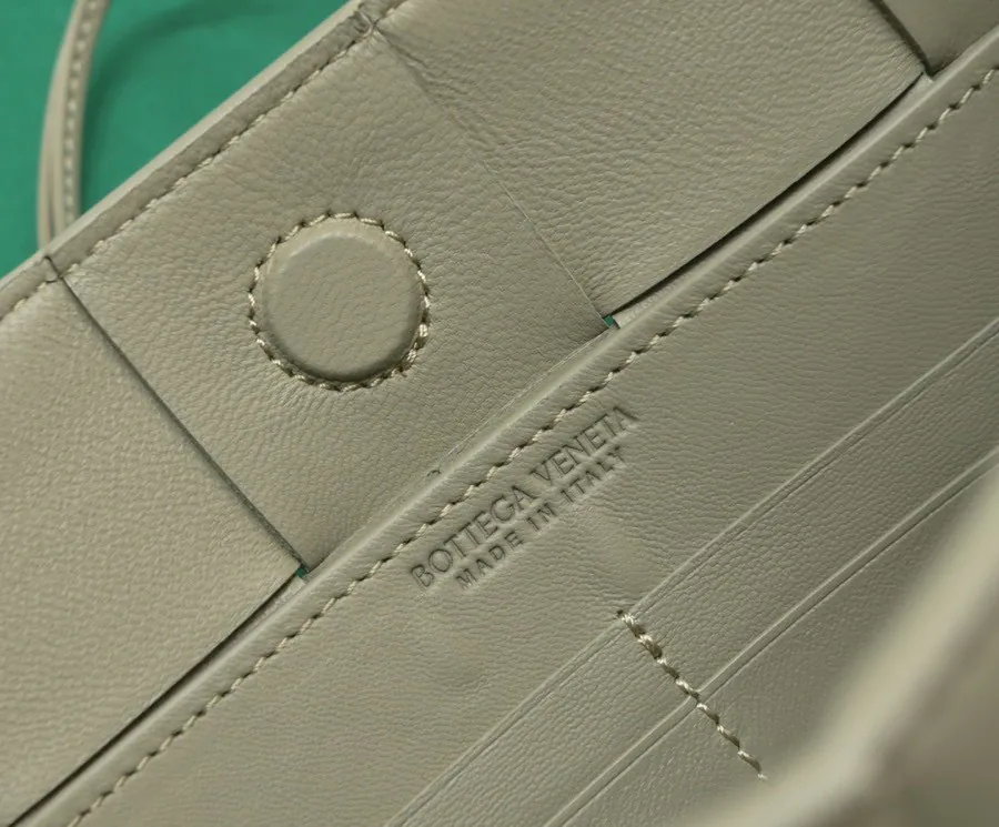 BV 2023 Cassette Strap Crossbody Bag