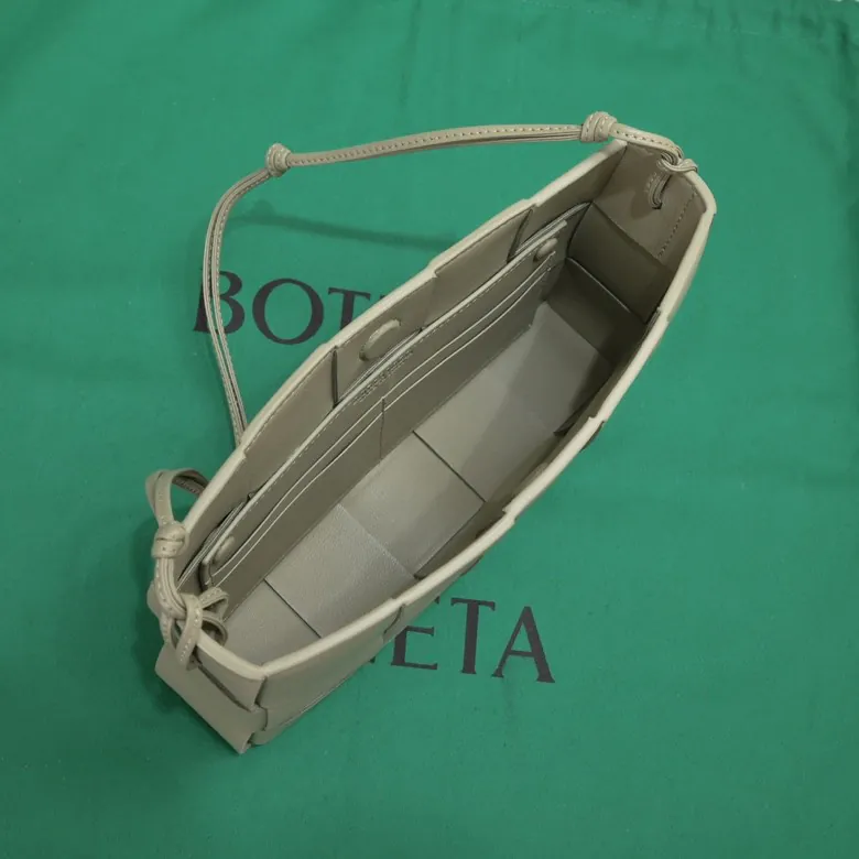 BV 2023 Cassette Strap Crossbody Bag