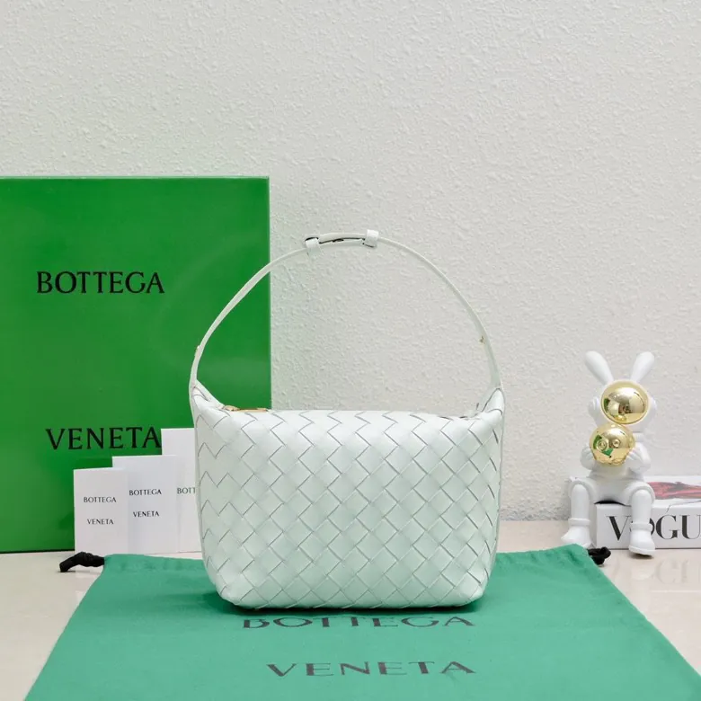 BvWallace Shoulder Lunch Tote Intrecciato Crafted, Happa Lambskin