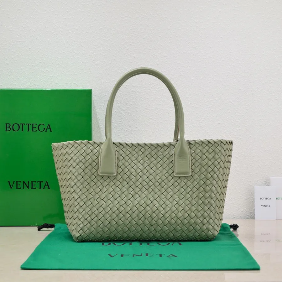 BV Iconic CABAT Bag Medium 32