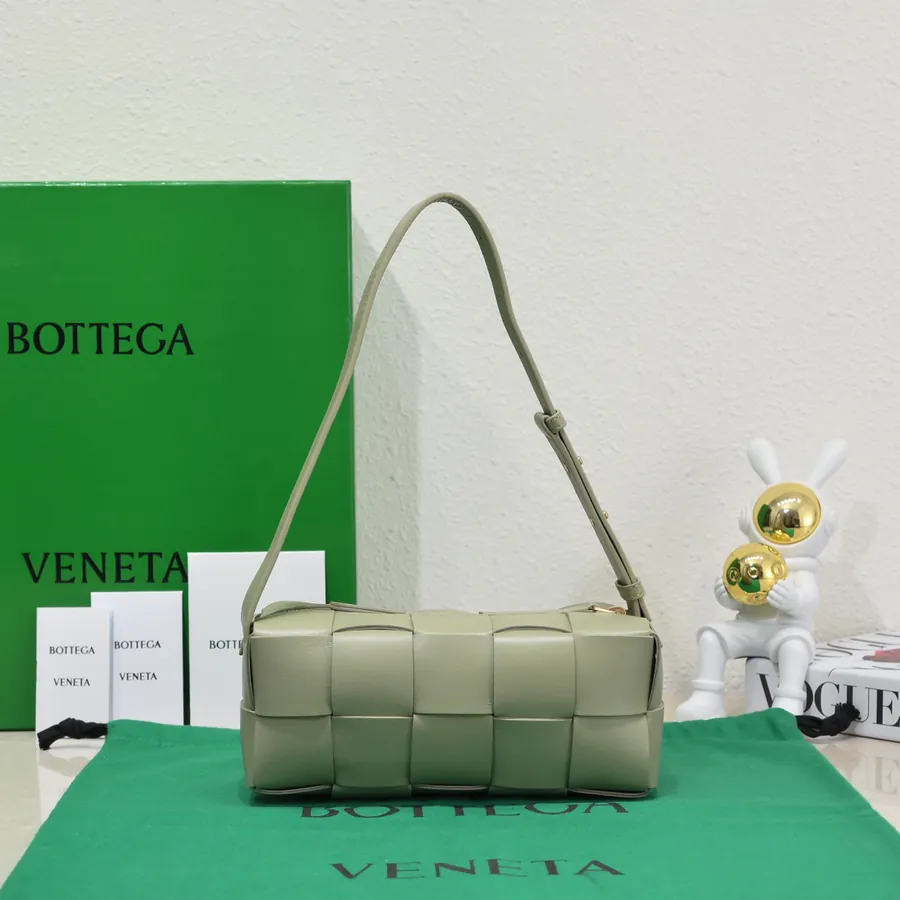 BOTTEGA BRICK CASSETTE Shoulder Bag Compact and Stylish