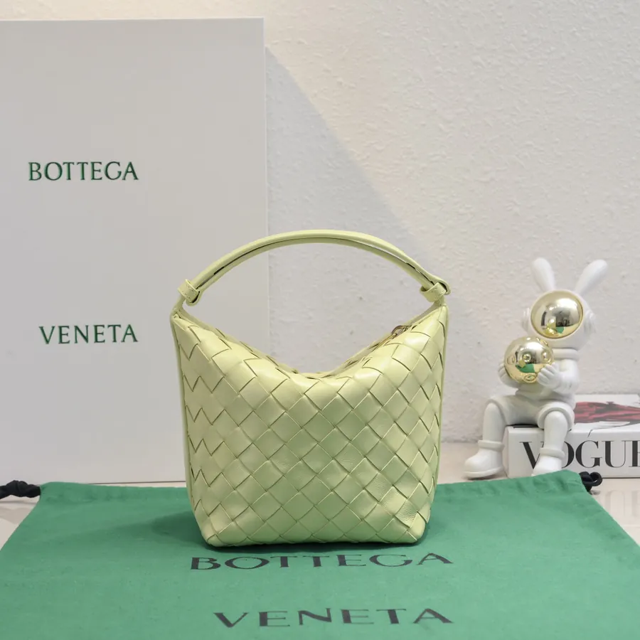 Bottega Veneta Intrecciato Lunch Bag