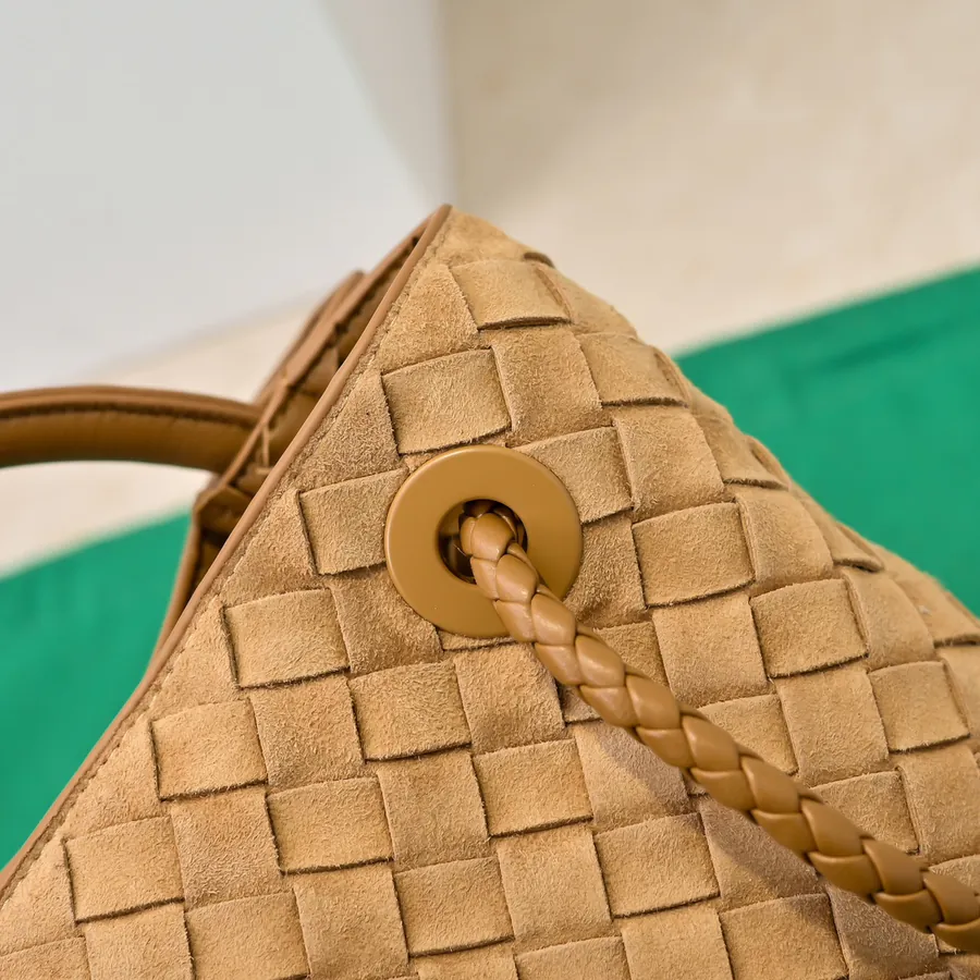 Bottega Veneta 2024 New Andiamo Bucket Bag
