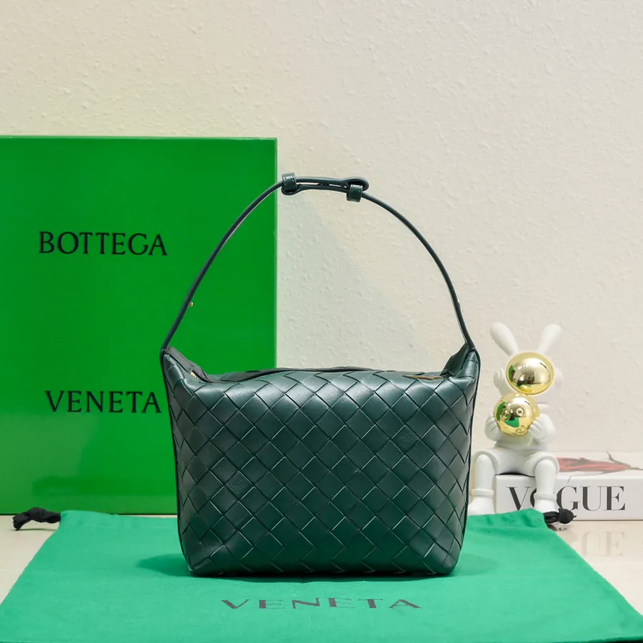 BvWallace Shoulder Lunch Bag Intrecciato Crafted, Happa Lamb Leather