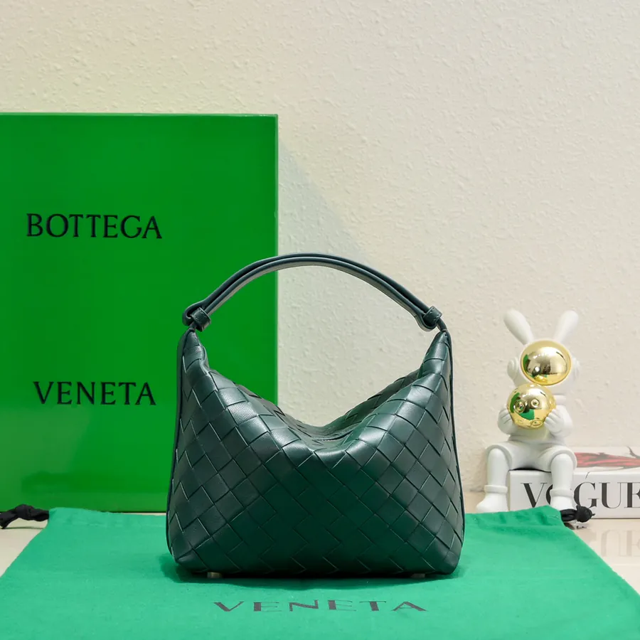 BvWallace Shoulder Lunch Bag Intrecciato Crafted, Happa Lamb Leather