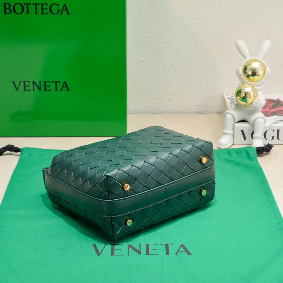 BvWallace Shoulder Lunch Bag Intrecciato Crafted, Happa Lamb Leather