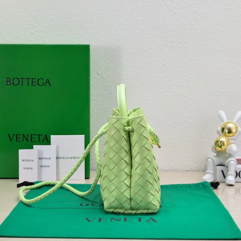 Intrecciato编织小号手提包,磁扣开合,可调节肩带