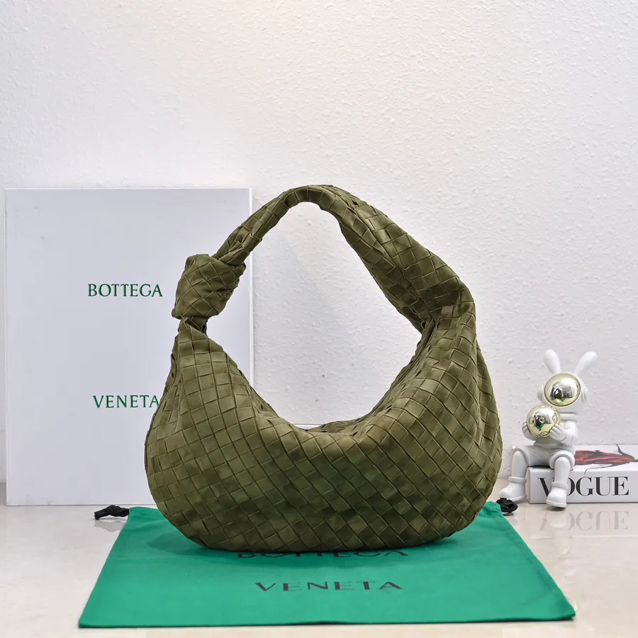 Jodie Trendy Bucket Bag with Classic Basket Weave Design