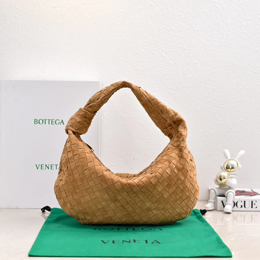 Jodie Large Bucket Bag Trendy Street Style