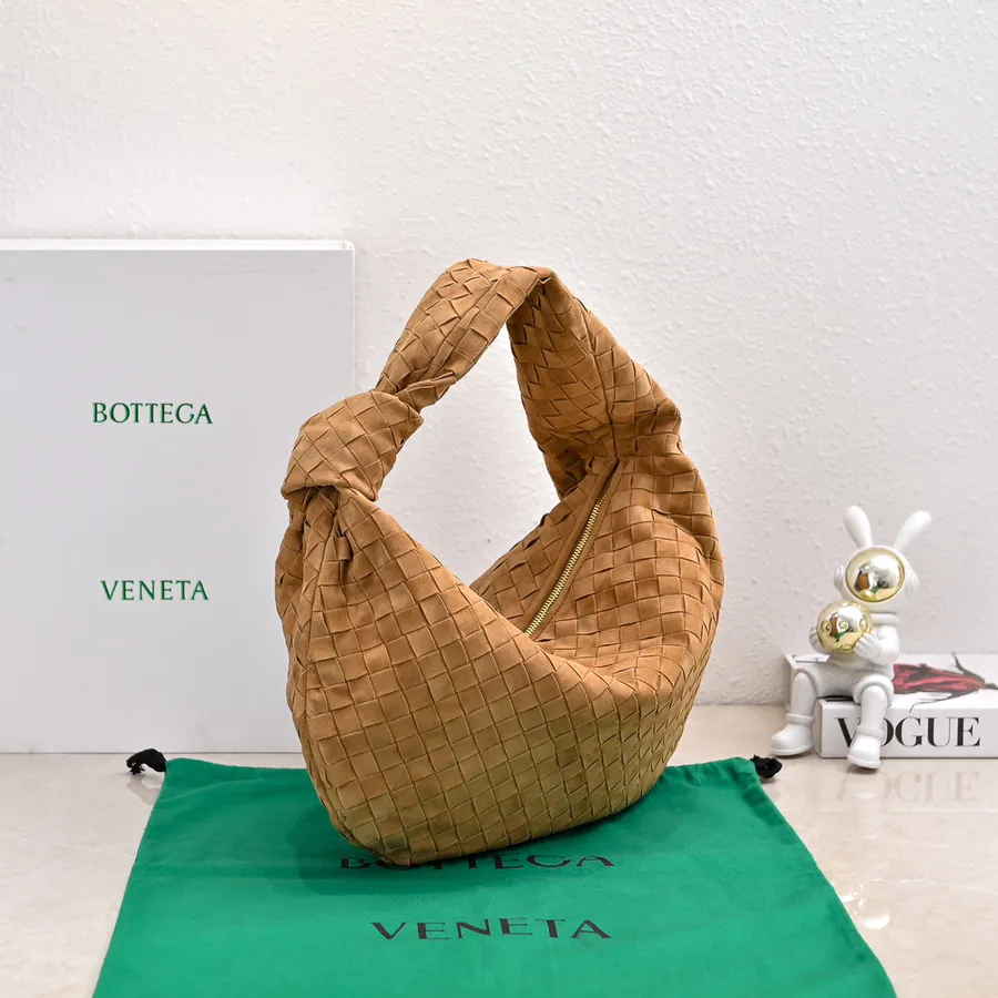 Jodie Bucket Bag Trendy Street Style