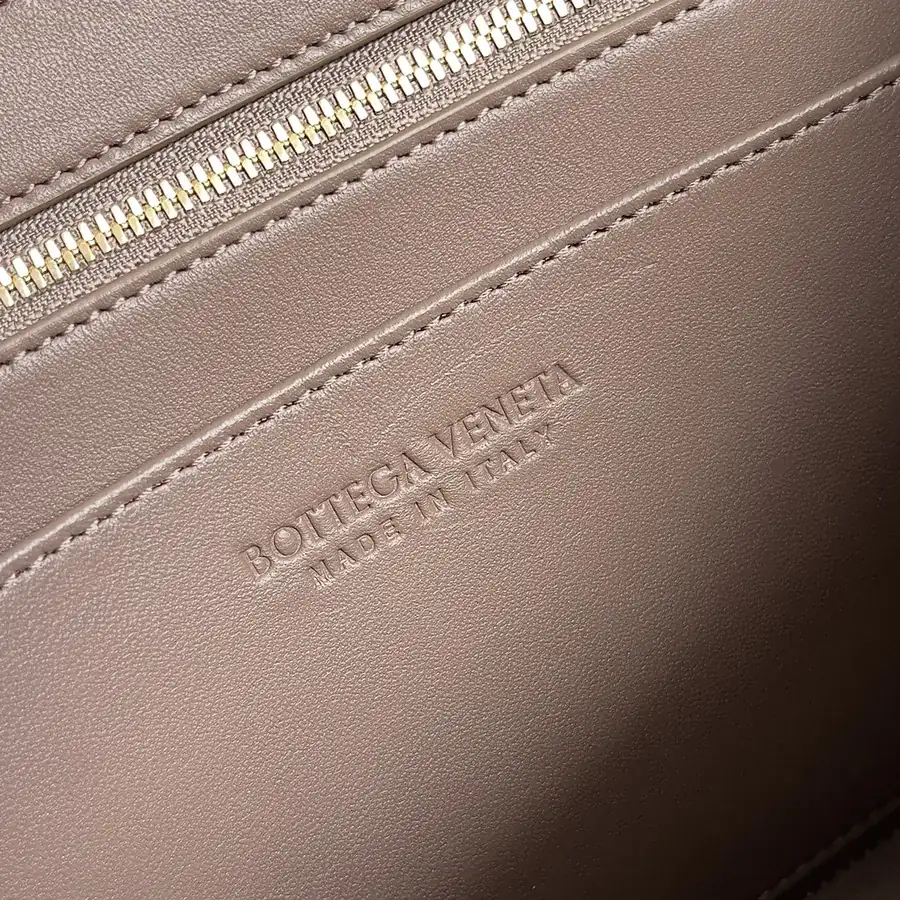 Andiamo Letgo Crossbody Bag Lightweight and Stylish for Asian Women