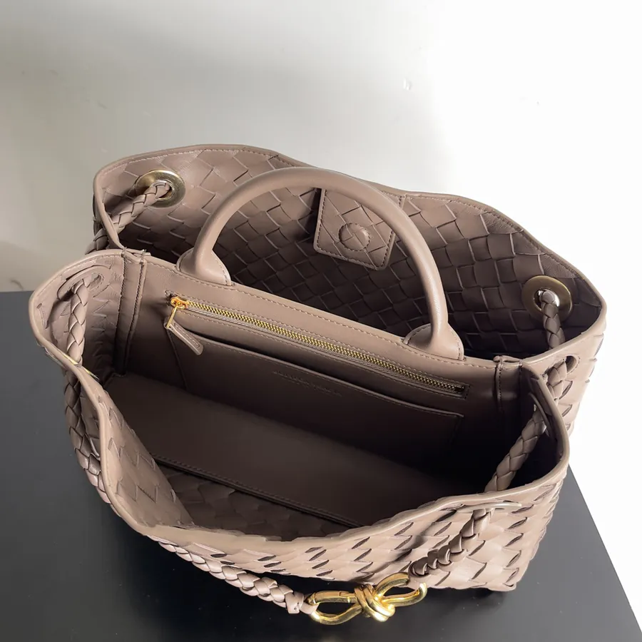 Andiamo Letgo Crossbody Bag Lightweight and Stylish for Asian Women