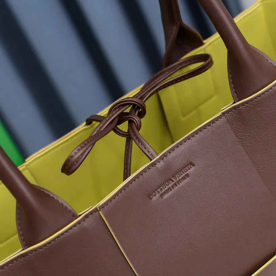 Early Autumn SLIP Tote Bag with Unique Color Contrast
