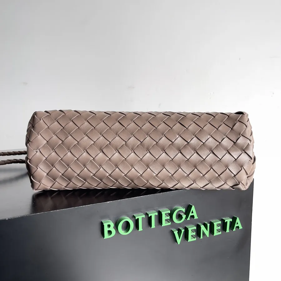 Andiamo Letgo Crossbody Bag Elegant and Stylish Design