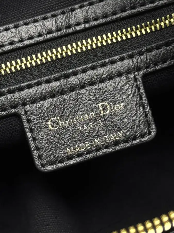 D Journey Handbag Modern Design, Classic Silhouette