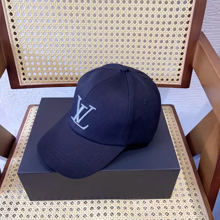 New Baseball Cap from Lüjia Sweet and Cool Style