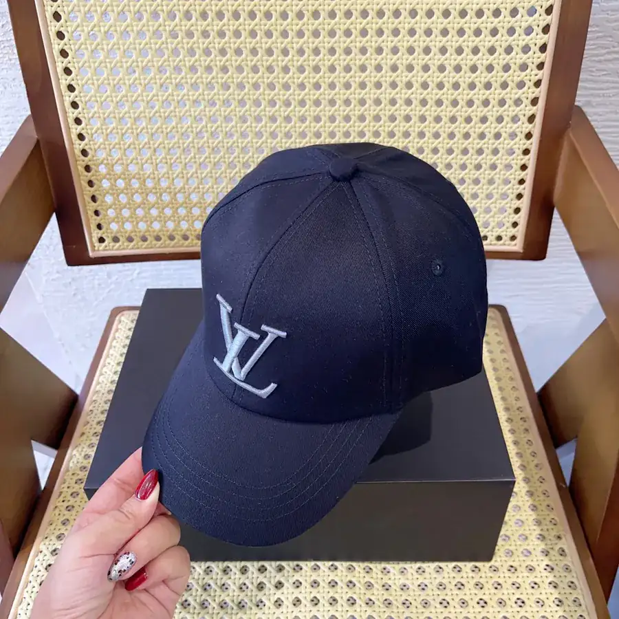 New Baseball Cap from Lüjia Sweet and Cool Style