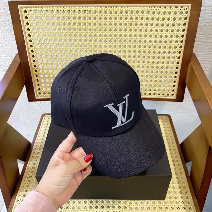 New Baseball Cap from Lüjia Sweet and Cool Style