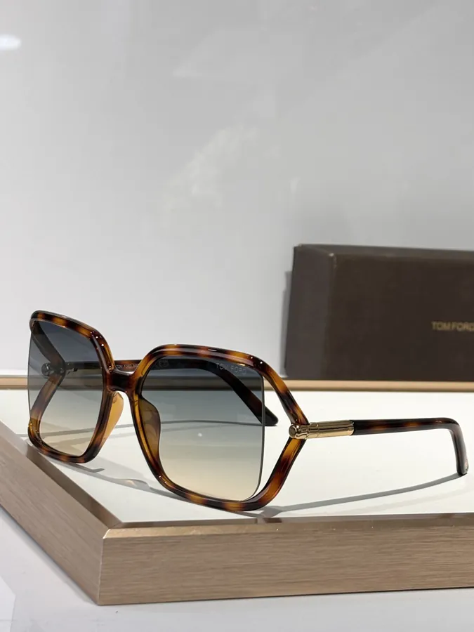 TOMFORD Solange Frame