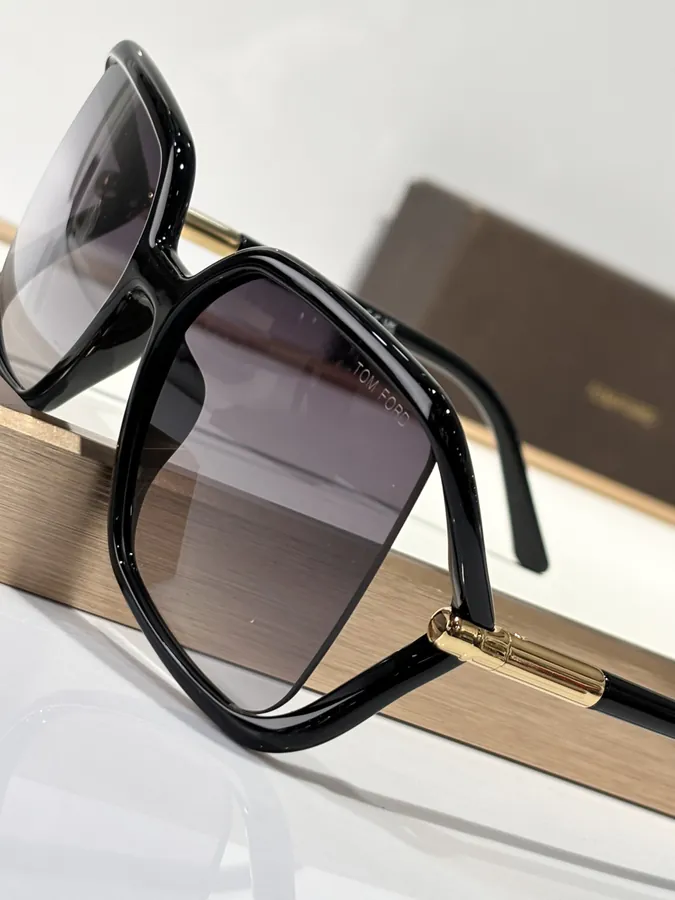 TOMFORD Solange Frame