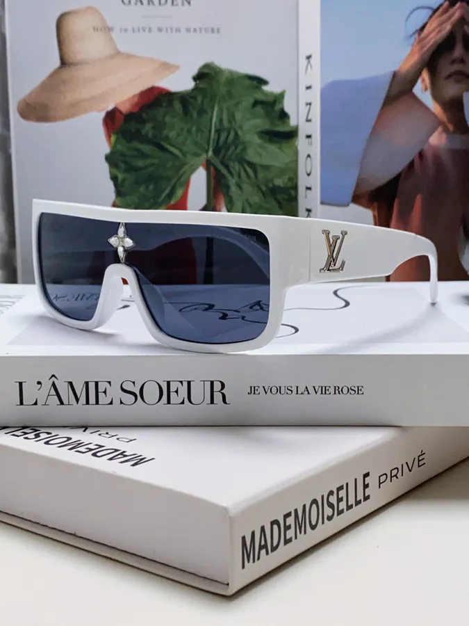 P75 Louis Vuitton 2025 Oversized Aviator Sunglasses