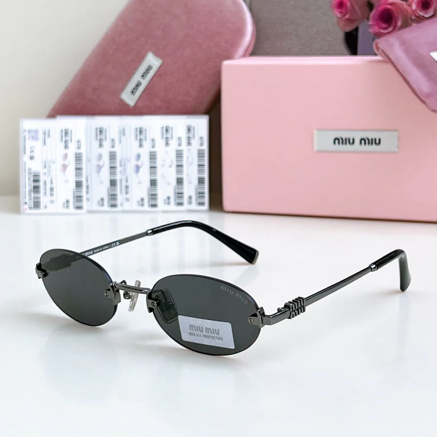 MIU MI* Bucket Bag with Original Nose Strap