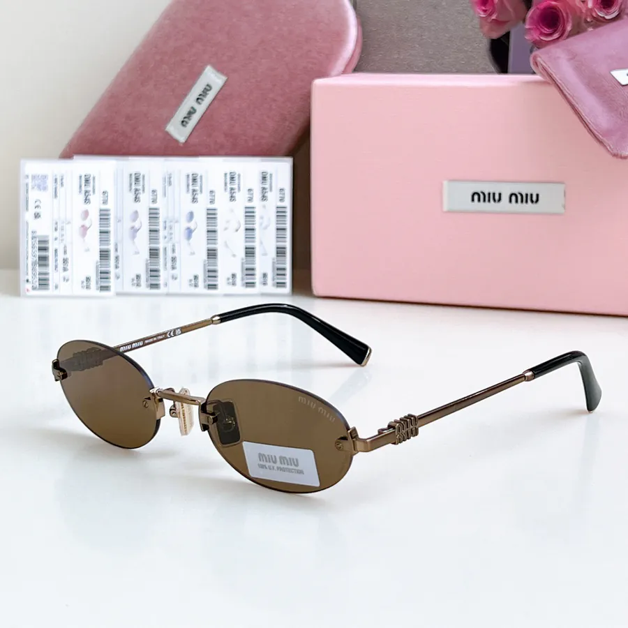 MIU MI* Bucket Bag with Original Nose Strap
