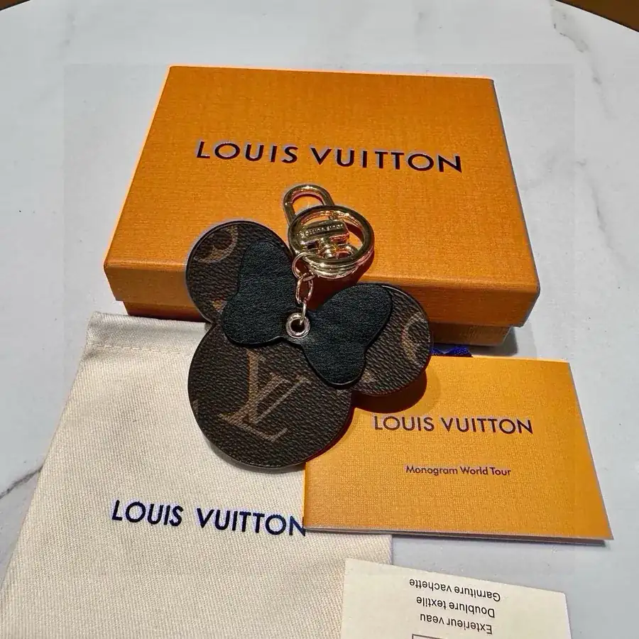 LOUIS VUITTON Spade Accessories & Keychain