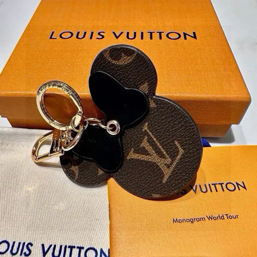 LOUIS VUITTON Spade Accessories & Keychain