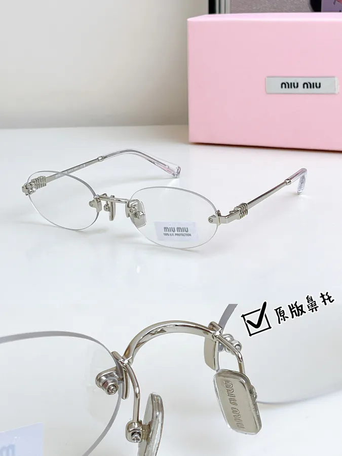MIU MI* Bucket Bag with Original Nose Strap