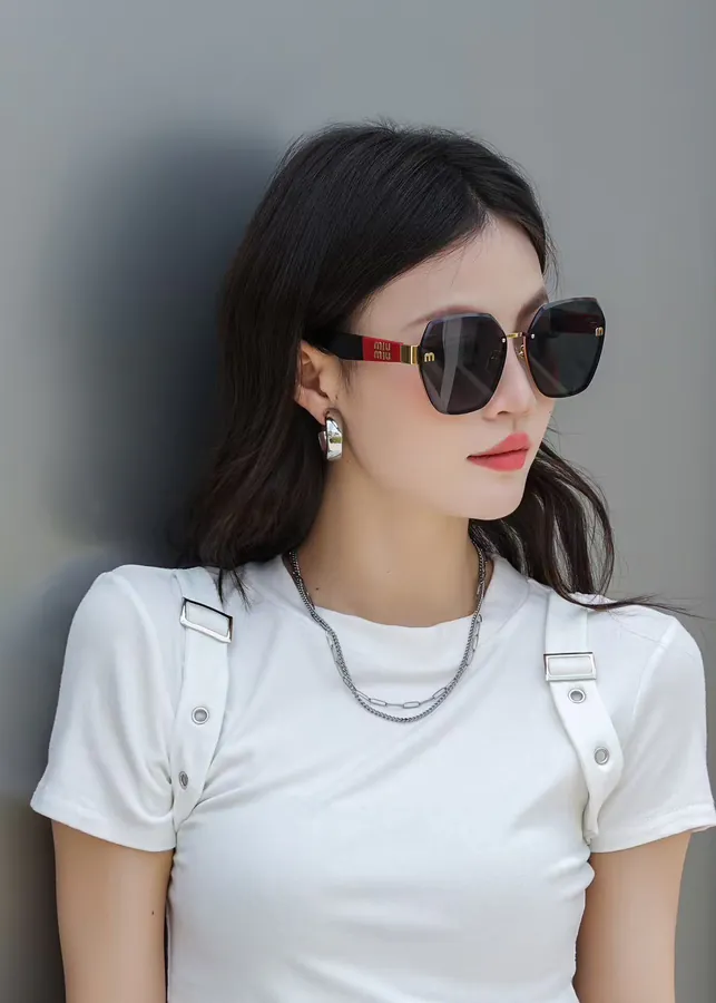 MIU MI* Bucket Bag