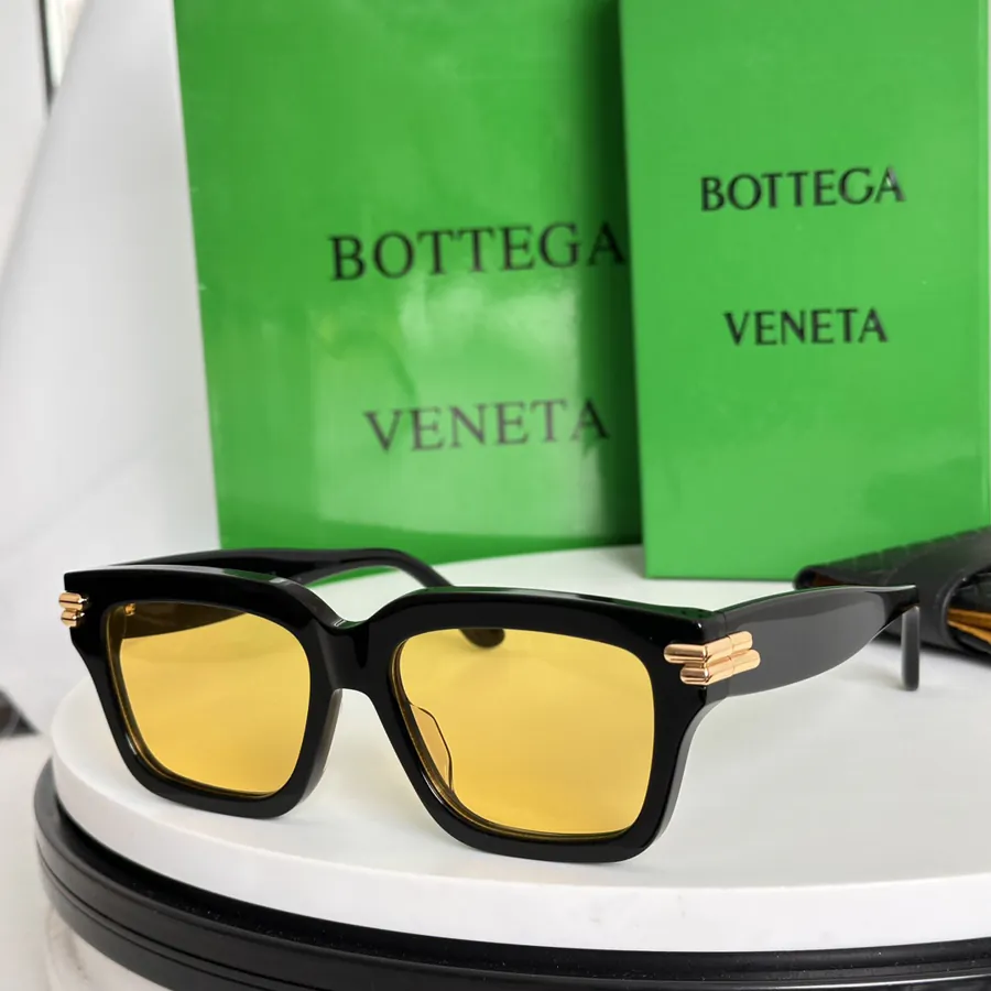 BOTTEGA VENET Bucket Bag in Grained Calfskin