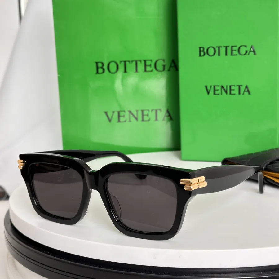 BOTTEGA VENET Bucket Bag in Grained Calfskin