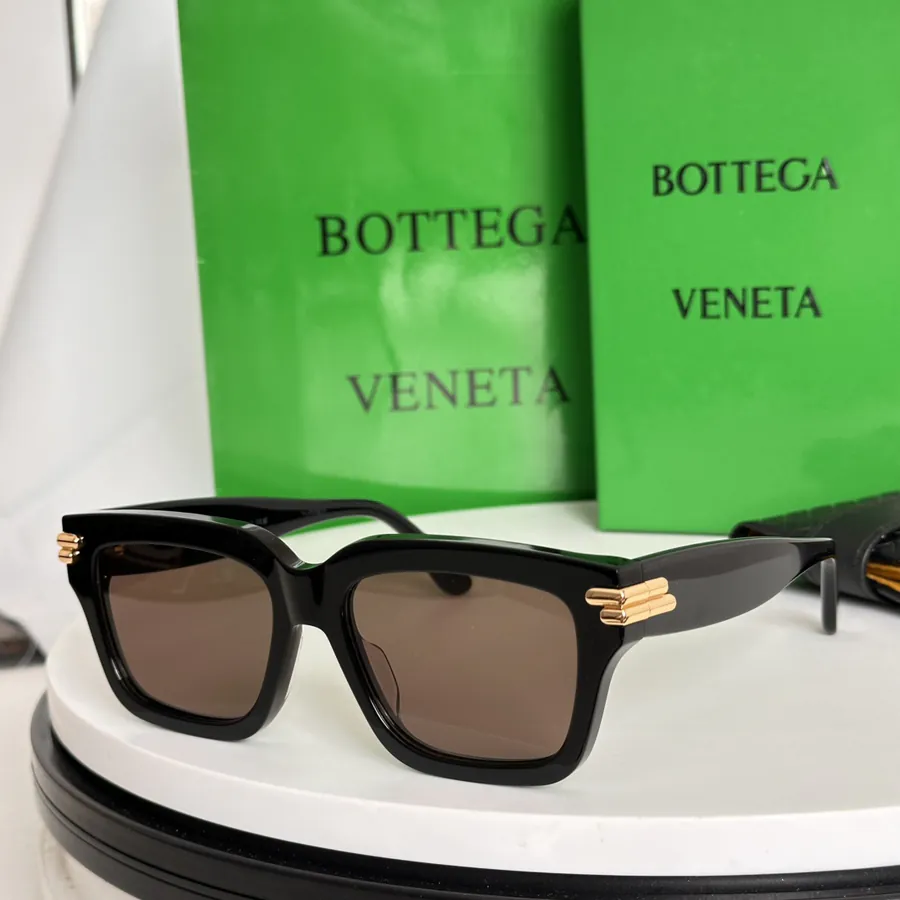 BOTTEGA VENET Bucket Bag in Grained Calfskin