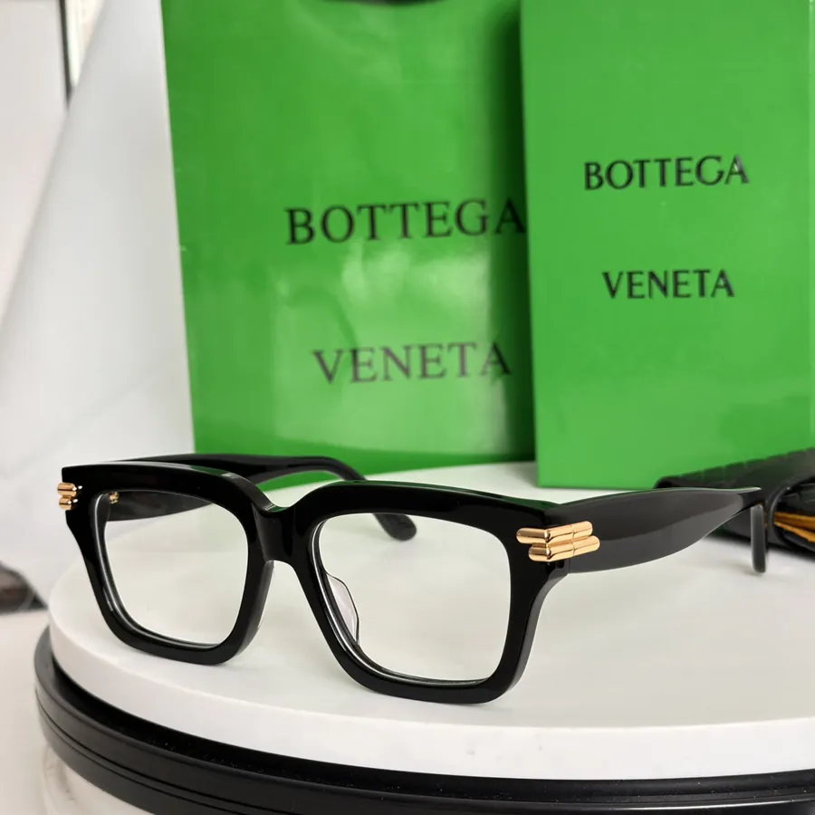 BOTTEGA VENET Bucket Bag in Grained Calfskin