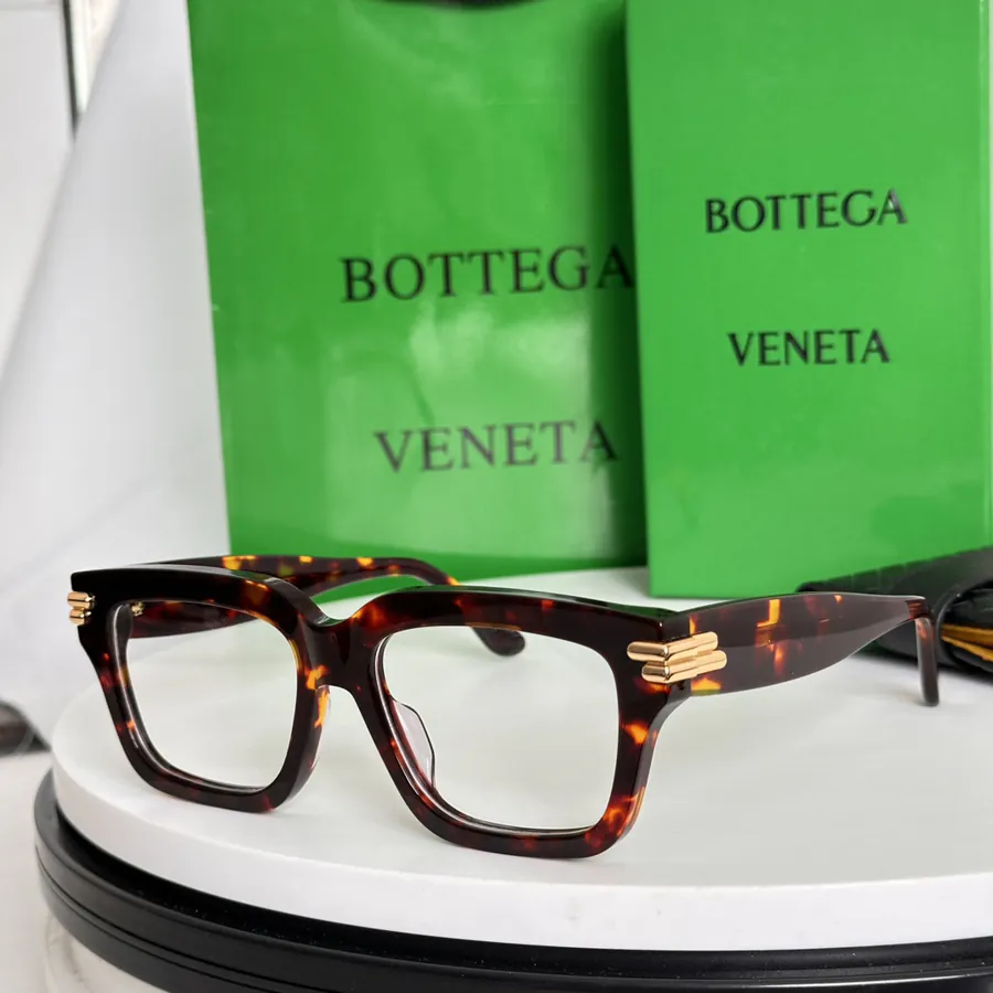 BOTTEGA VENET Bucket Bag in Grained Calfskin