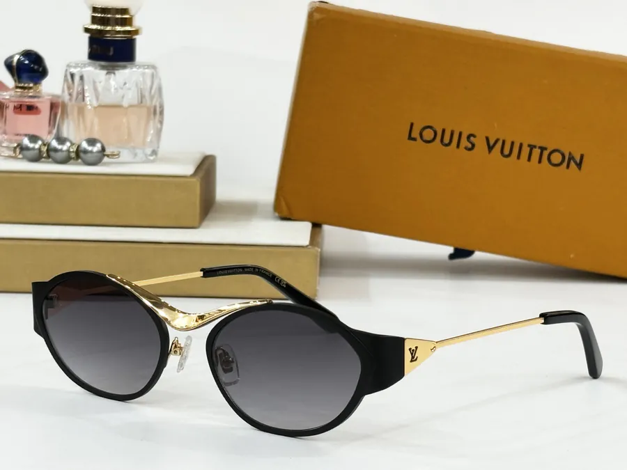 Louis Vuitto Z2044U Bucket Bag