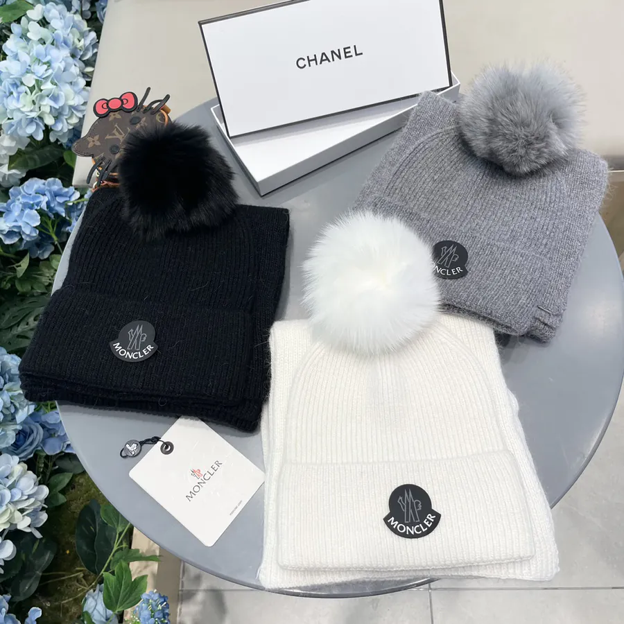 P150 MONTI Wool with Fox Fur Ball