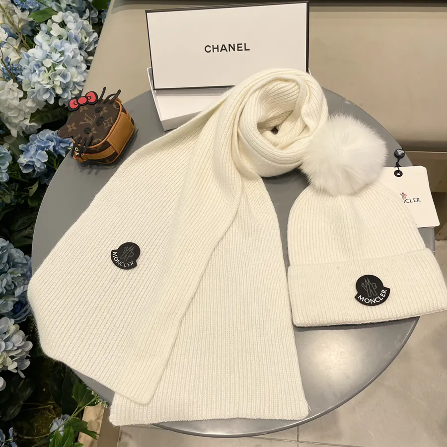 P150 MONTI Wool with Fox Fur Ball