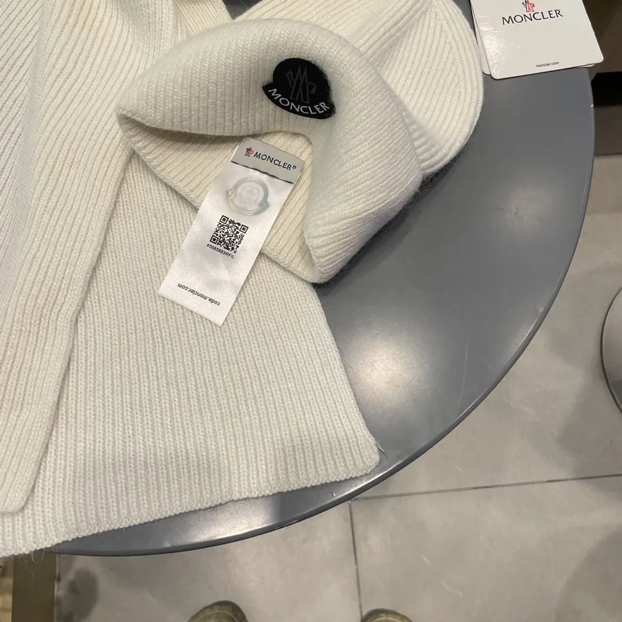 P150 MONTI Wool with Fox Fur Ball