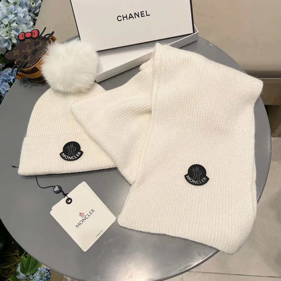 P150 MONTI Wool with Fox Fur Ball